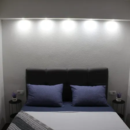 Gold & Black 公寓 *